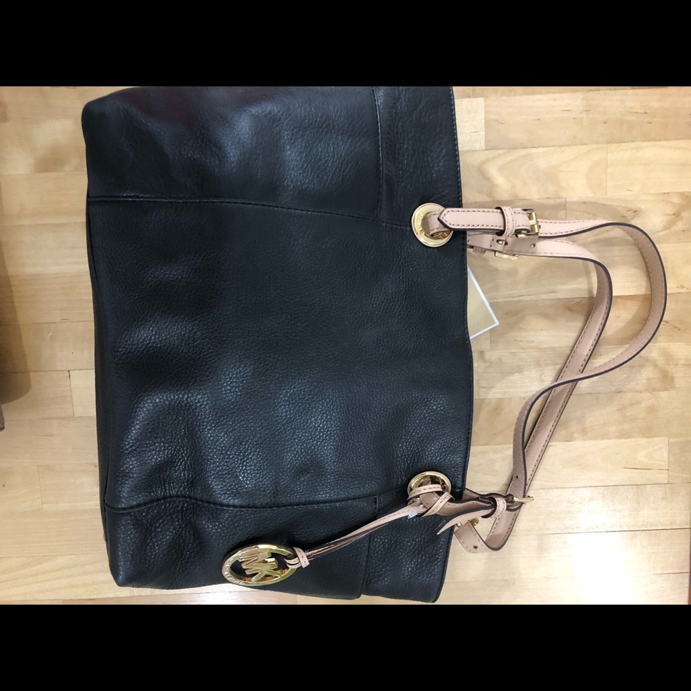 Michael Kors Black Purse🌟 NWT🌟